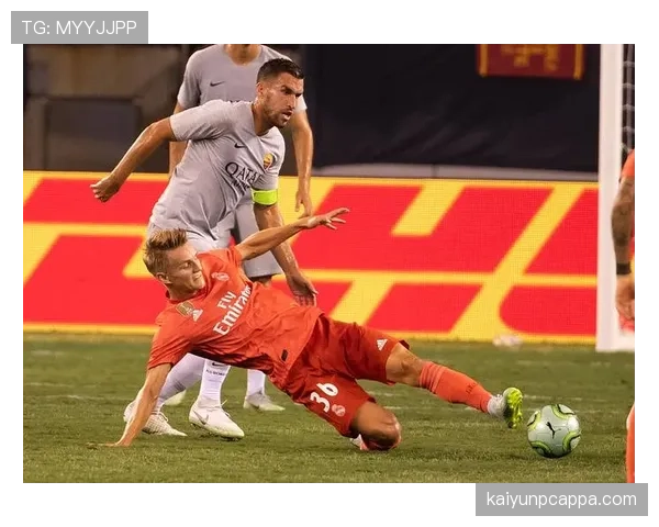 厄德高与芒特无球跑动模式及空间利用效率的结构性对比