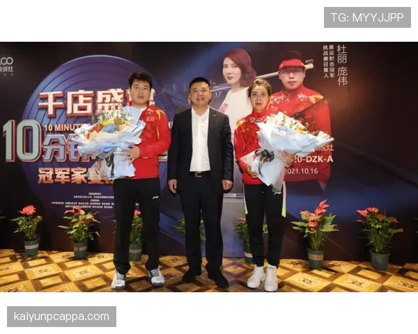 刚刷到庞伟的生活照——手腕是奢侈表，厨房却满是地摊货，笑死这反差太带劲