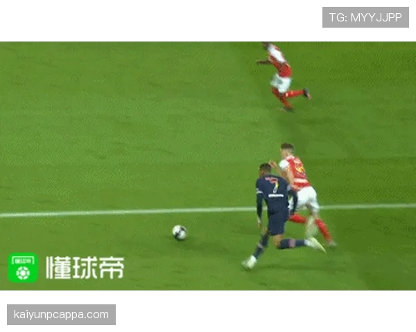 合法冲撞的足球规则及裁判判罚标准详解